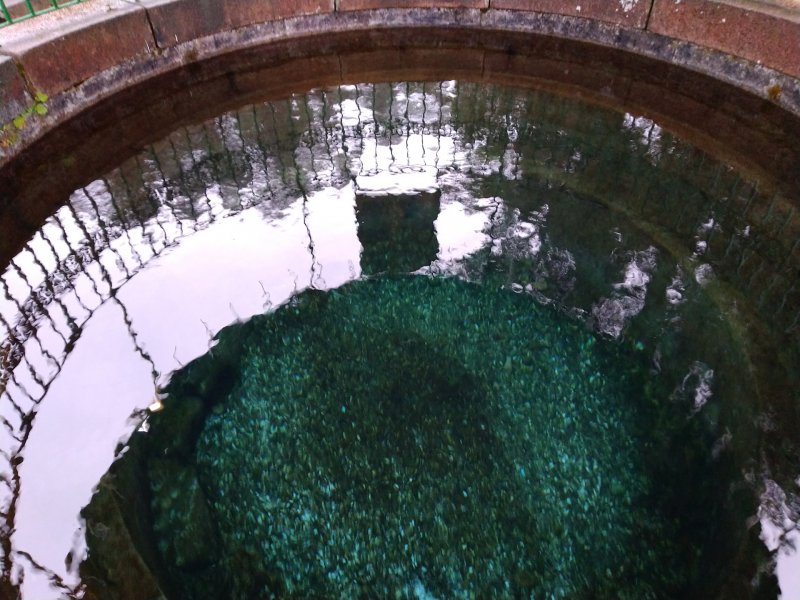 Водный ключ в колодце