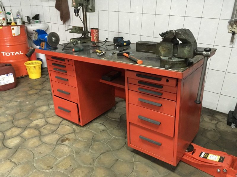 Слесарный стол для гаража