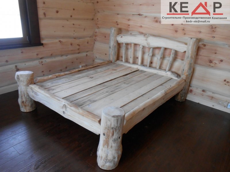 Кровать из кругляка