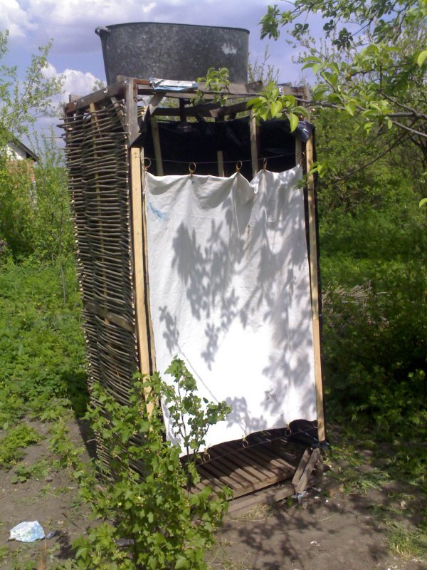 Летний душ в деревне