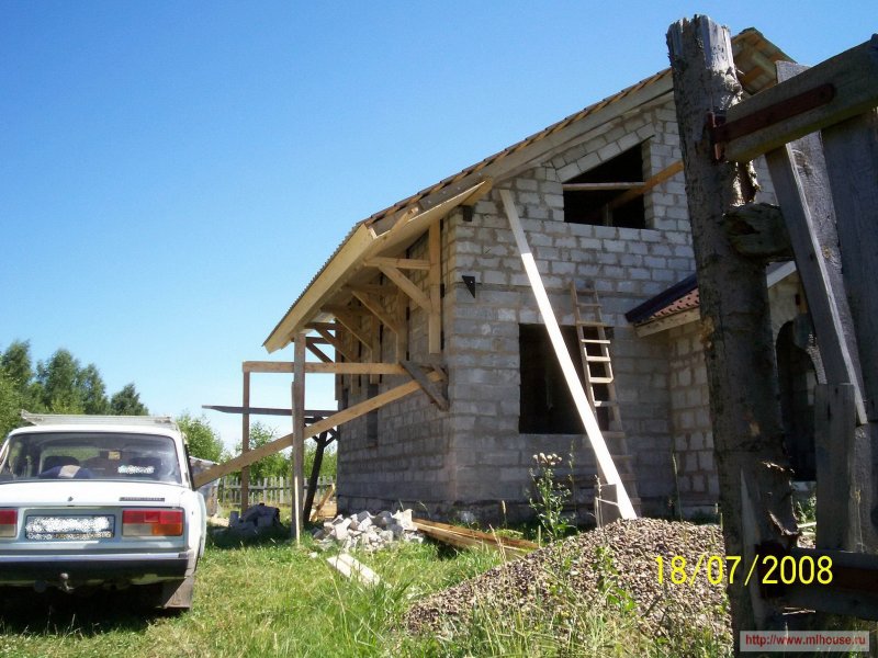 Свесы крыши Шале