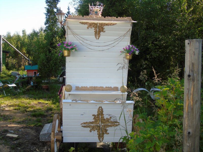 Дачный туалет карета