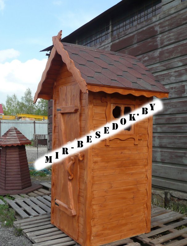 Туалет на даче под старину