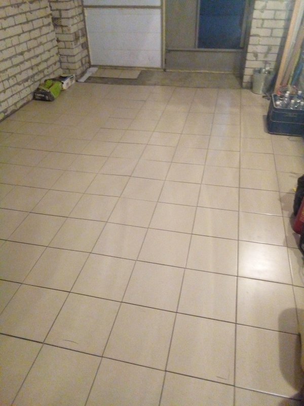 Керамогранит для гаража на пол