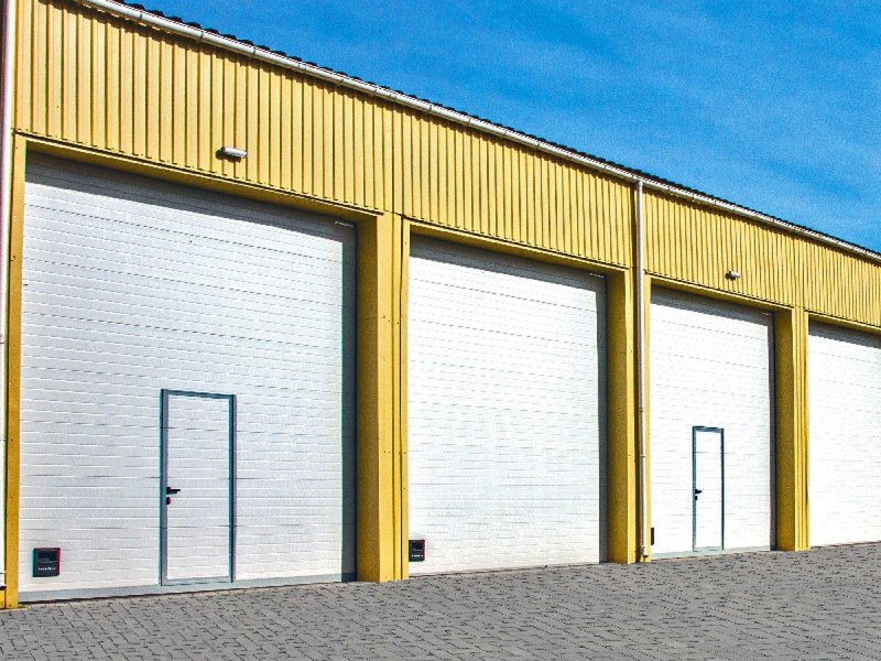 Промышленные секционные ворота DOORHAN