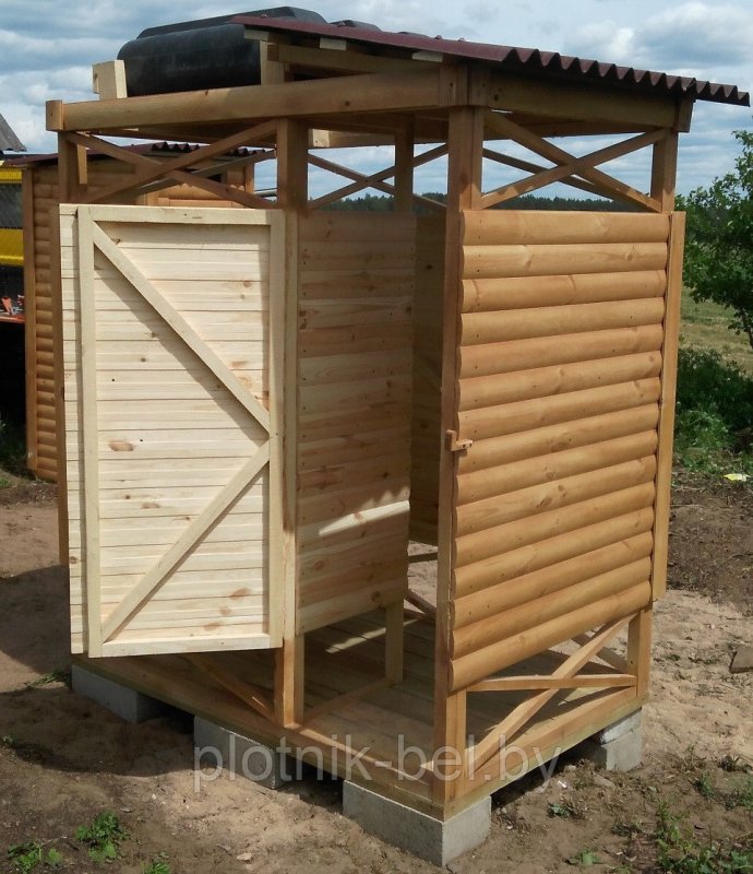 Душевая из дерева для дачи