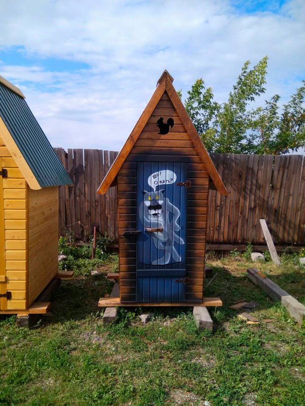 Прикольный дачный туалет