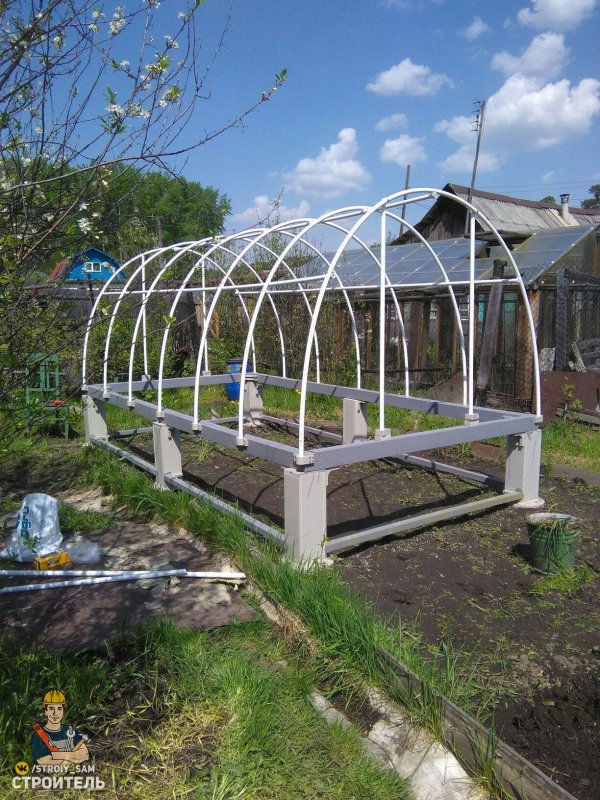 Парник пластиковый