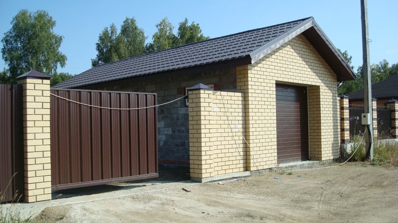 Гараж с баней из блоков