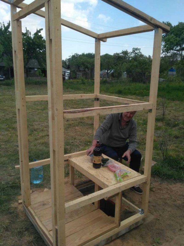Каркас для туалета из дерева