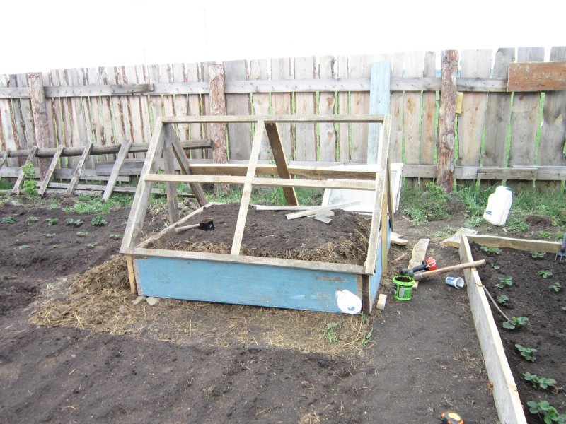 Парник из остатков дерева
