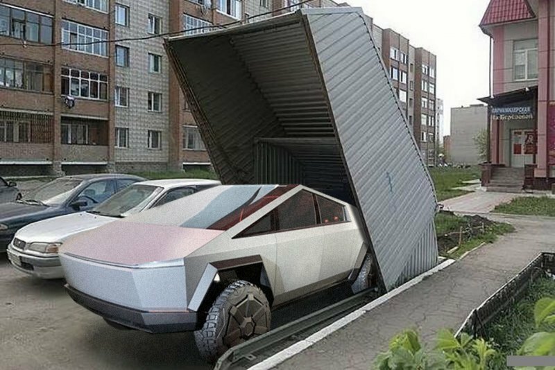 Тесла в гараже
