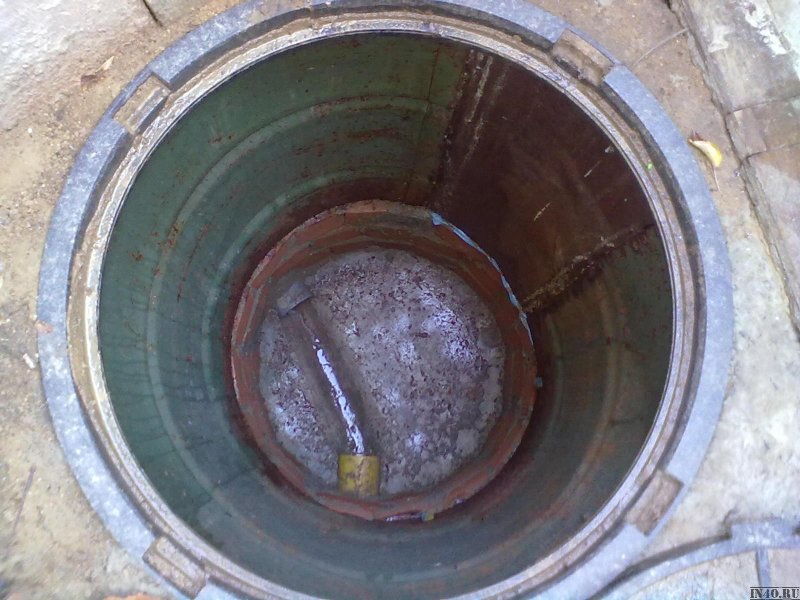 Лоток канализационный бетонный в колодце