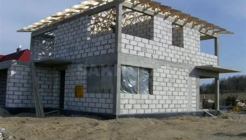 Двухэтажный дом с пристроенным гаражом