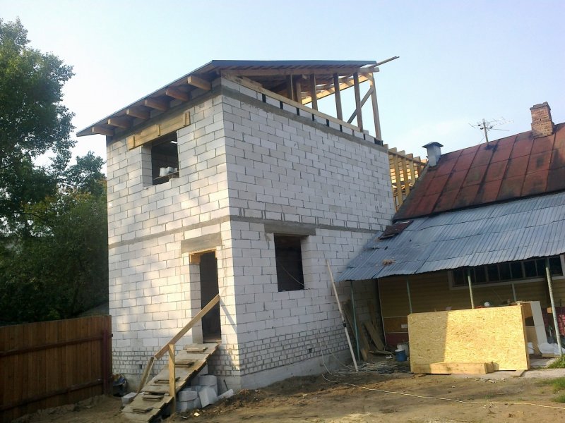 Гараж из газоблока с мансардой