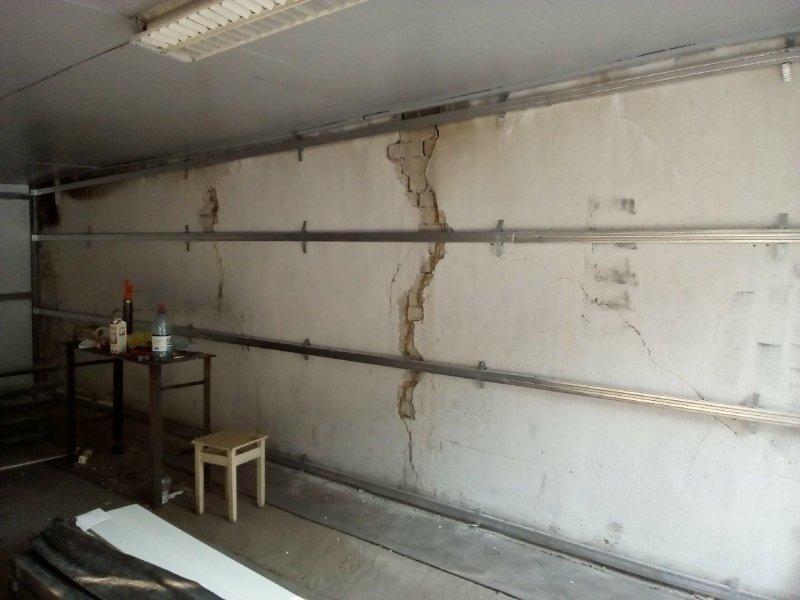 Потолок из пластиковых панелей в гараже