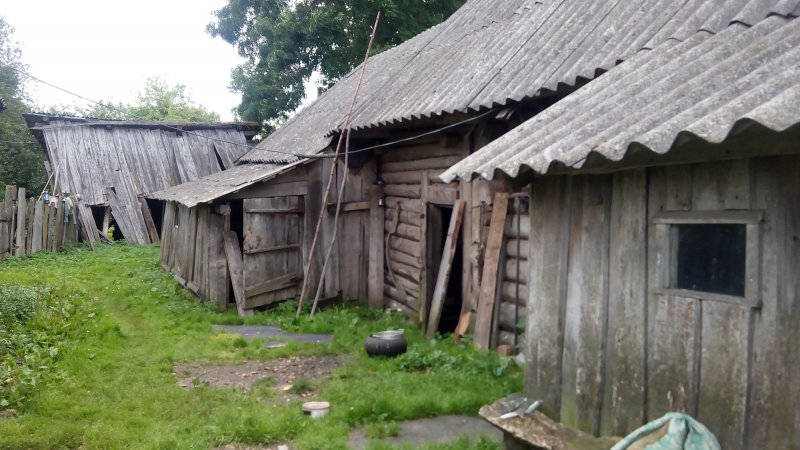 Старый деревянный сарай