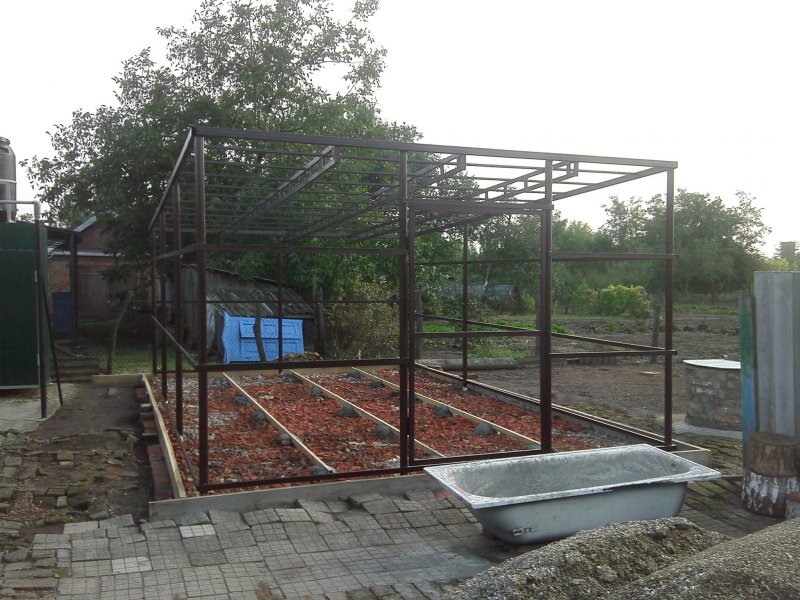 Сарай из профильной трубы