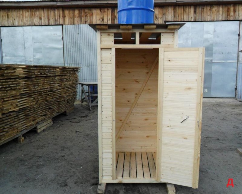 Летние душевые кабины из дерева для дачи