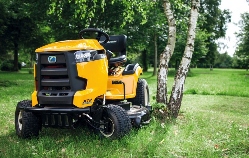 Садовый трактор Cub Cadet xt2 es107