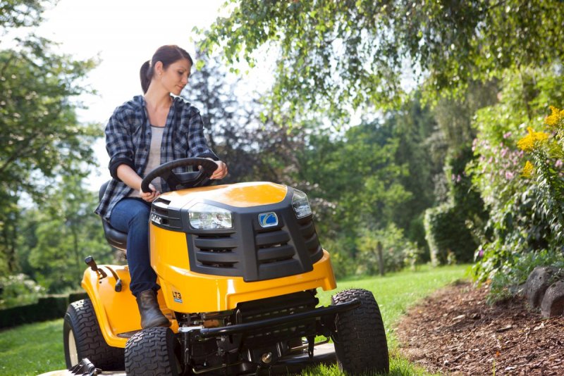 Садовый трактор Cub Cadet lt2 ns96