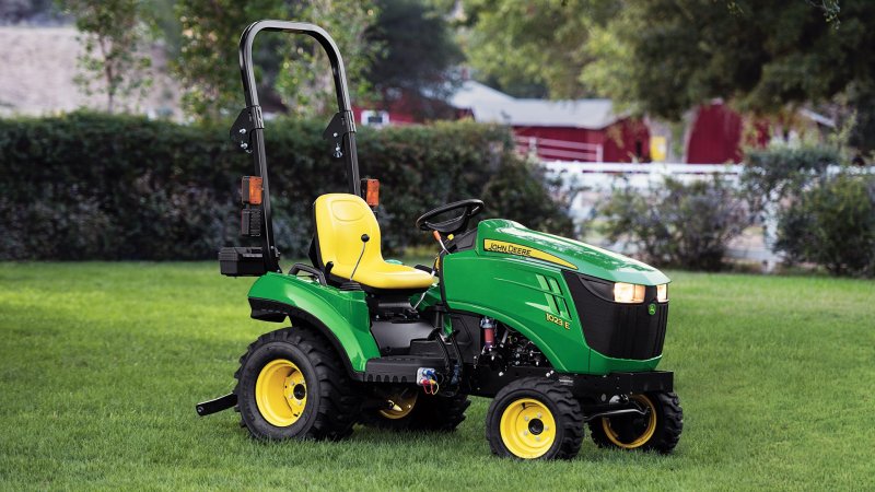 John Deere маленький трактор