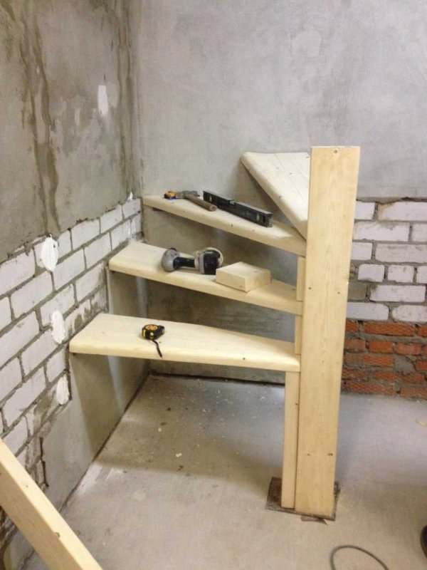 Ступеньки в гараж