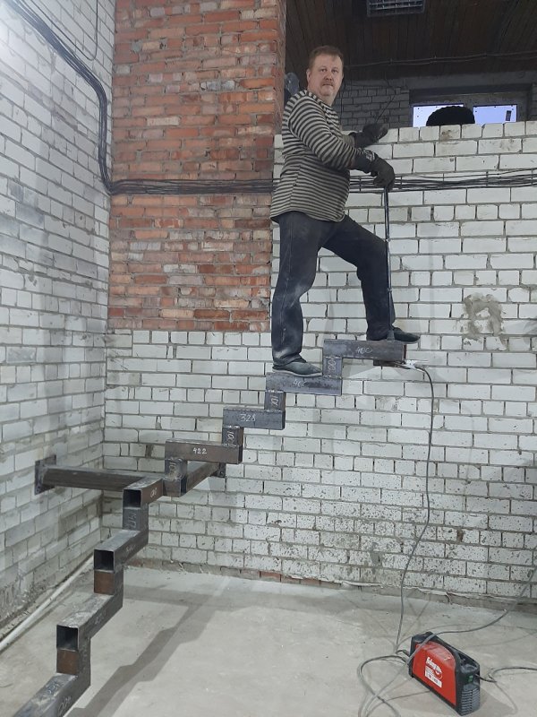 Лестница в гараже на второй этаж