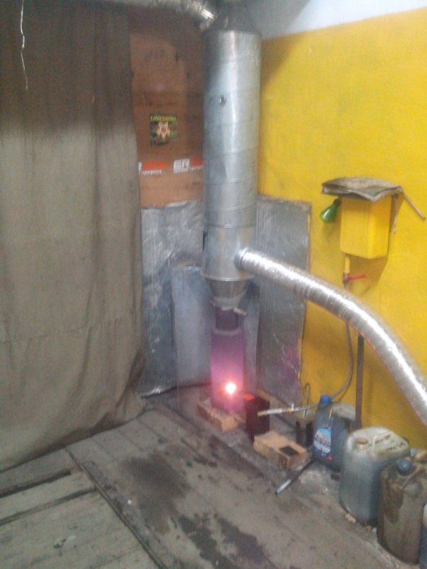 Печка из газовой пушки в гараже