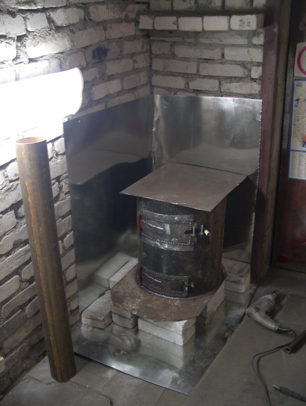 Маленькая печка в гараж на дровах