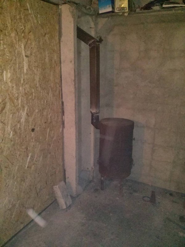 Гараж внутри с печкой