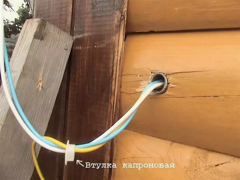 Ввод электрокабеля в бревенчатый дом