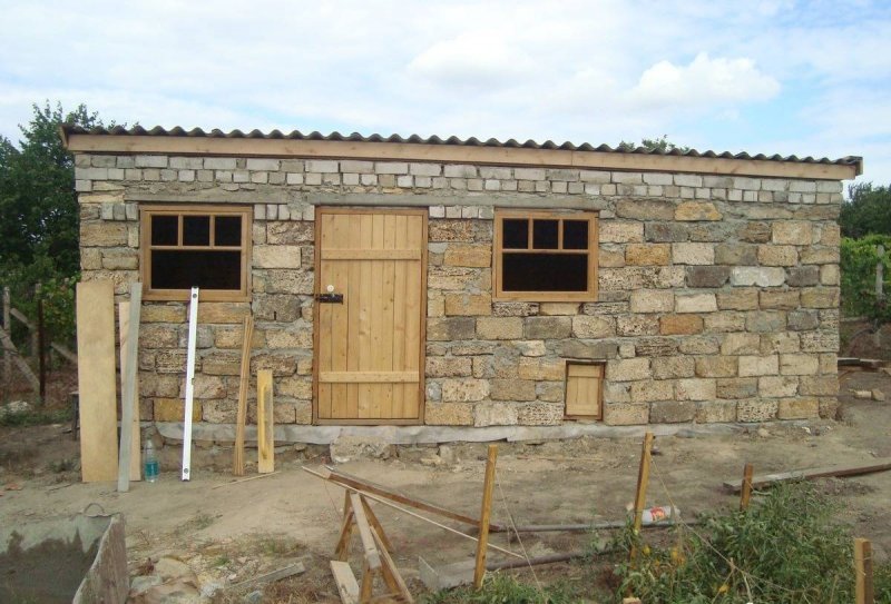 Сарай из шлакоблока