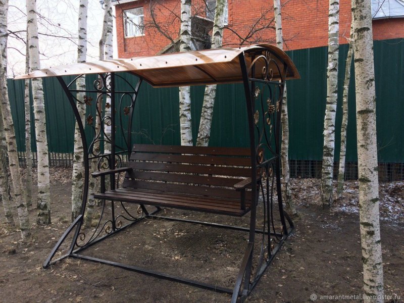 Садовые качели из металла