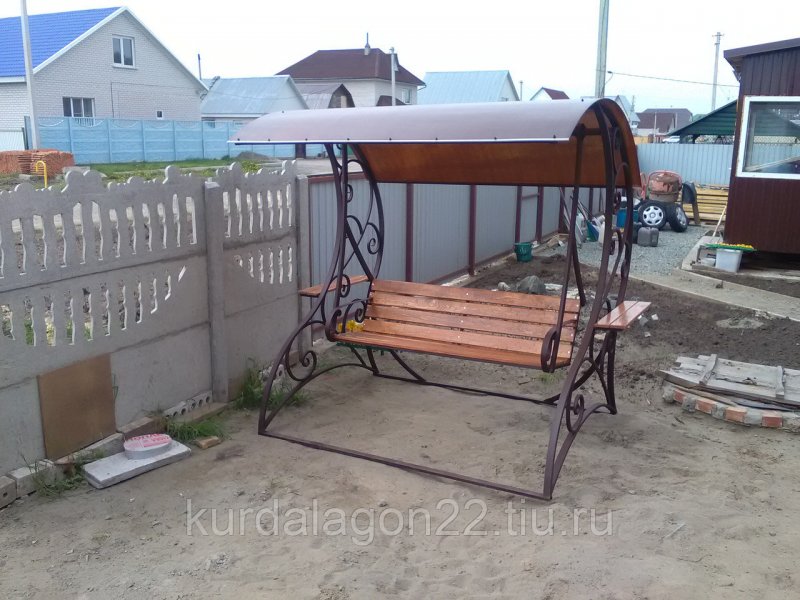 Качели садовые с поликарбонатной крышей
