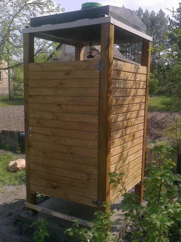 Дачная душевая кабина из дерева