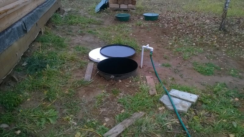 Утепленный оголовок для скважины