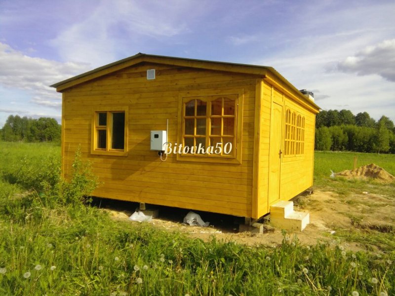 Садовый домик из двух бытовок