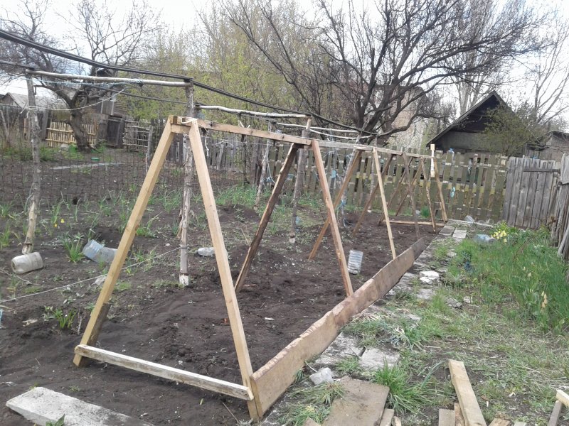 Парник из бревен