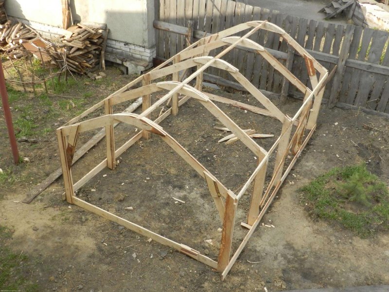 Деревянный каркас для парника