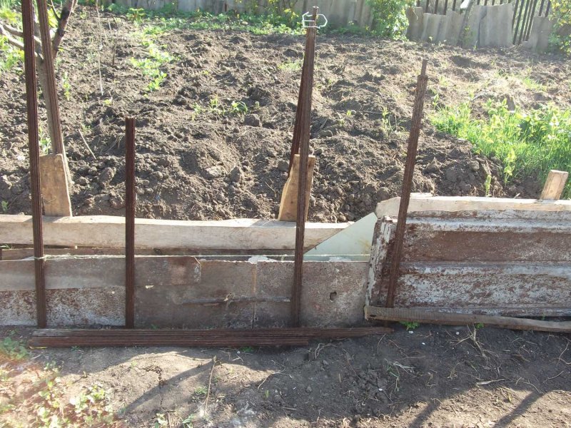Небольшой парник из досок