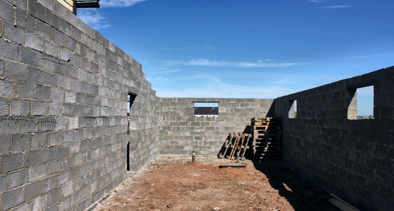 Гараж из керамзитных блоков