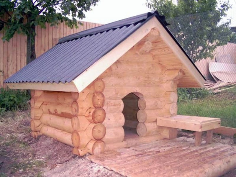 Собачий домик из бревна