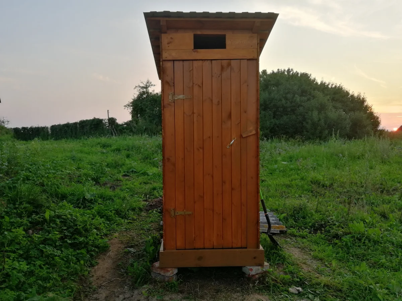 Деревенский туалет