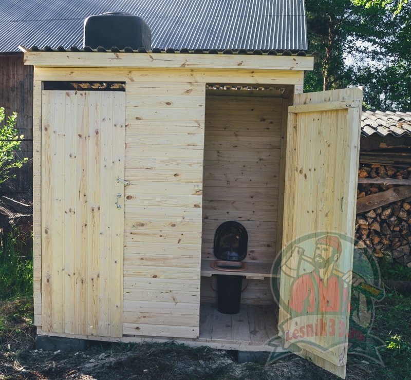 Туалет с кладовкой для дачи