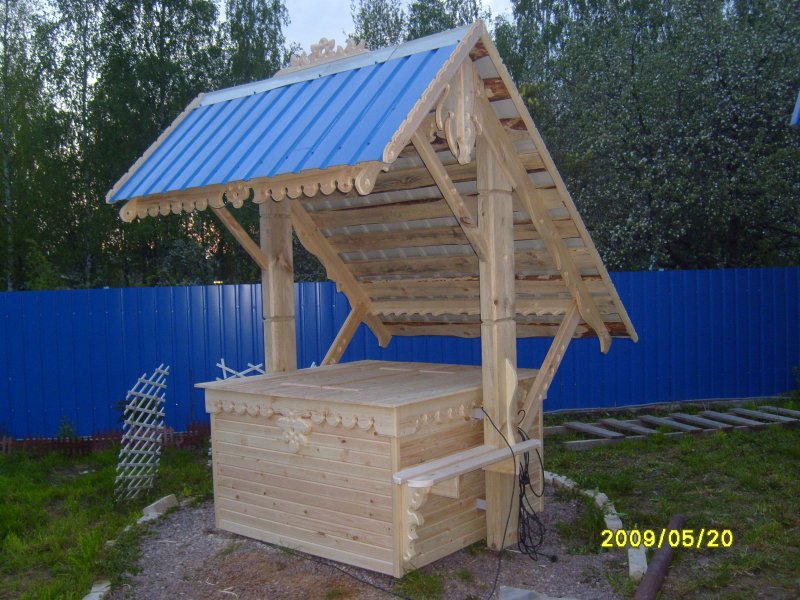 Колодезный домик с односкатной крышей