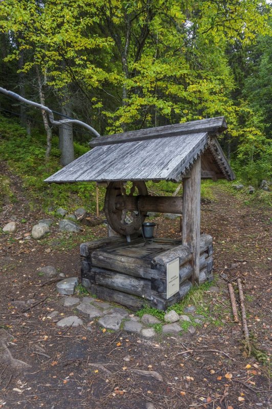 Старинный колодец