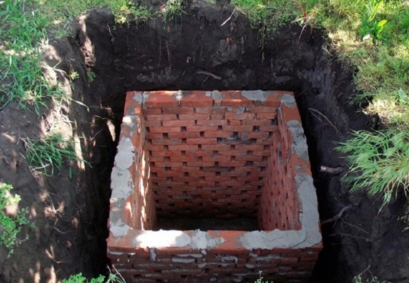 Сливная яма из кирпича