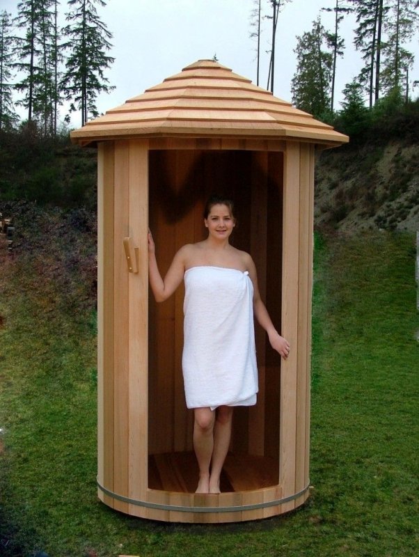 Туалет круглый уличный деревянный