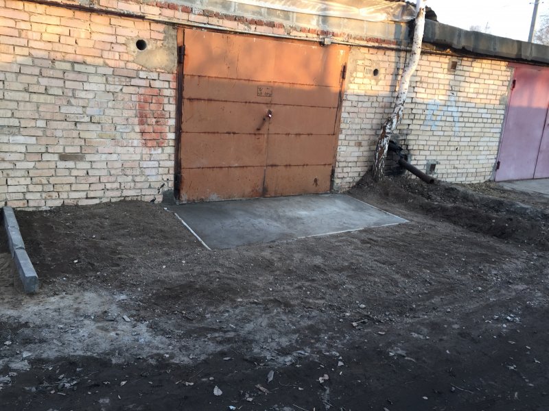 Бетон около гаража